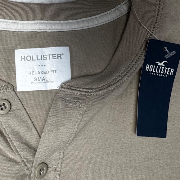NWT Hollister Men's Relaxed Fit 100% Cotton Short Sleeve Henley Tee Light Tan - Picture 3 of 9